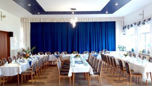 images/veranstaltungen_neu/veranstaltungen_saal_neu.jpg